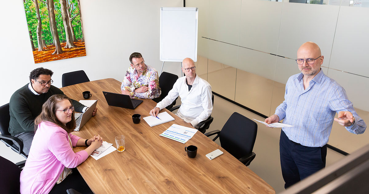 SCRUM sprint meeting met whiteboard